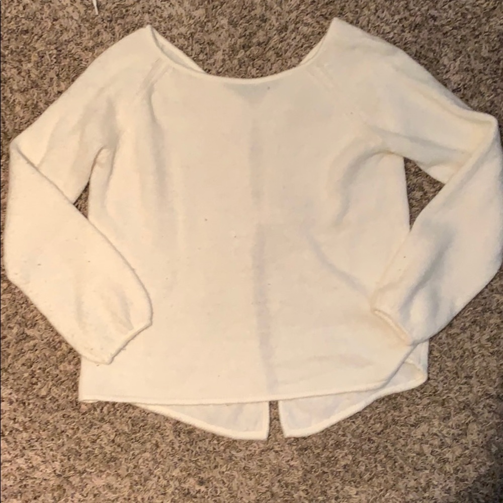 Sweater with bows on the back